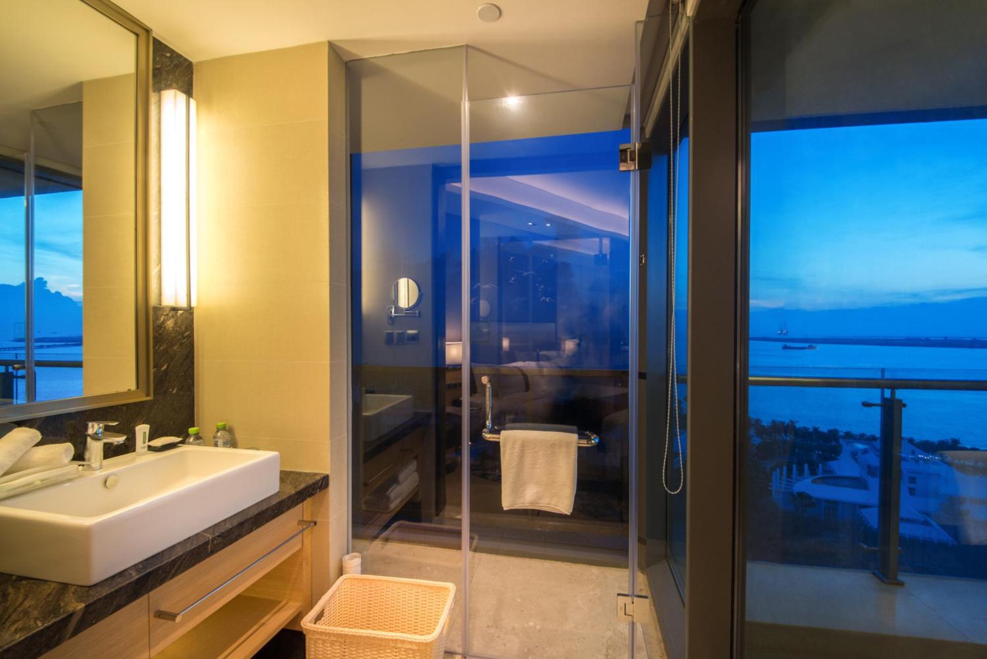 Holiday Inn Haikou West Coast By Ihg Exterior photo